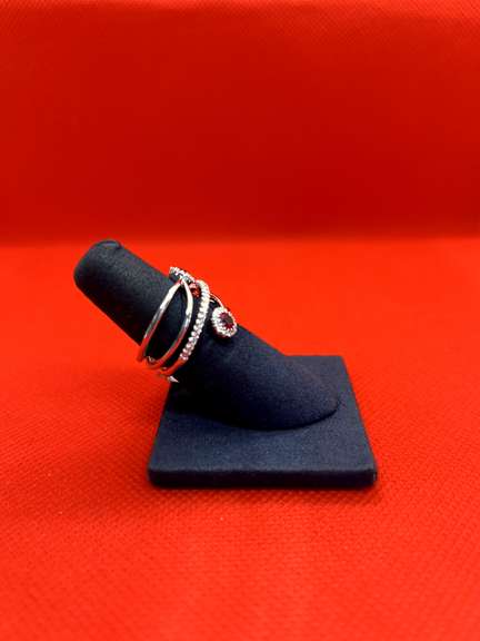 UNUSUAL 18K WHITE GOLD RUBY AND DIAMOND RING