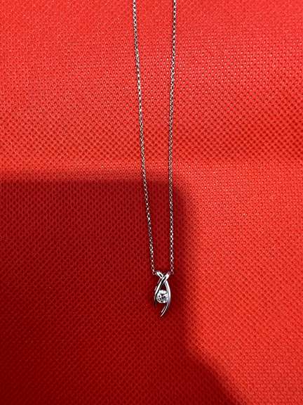 18K WHITE GOLD PENDANT WITH 0.35 CARAT OF DIAMOND