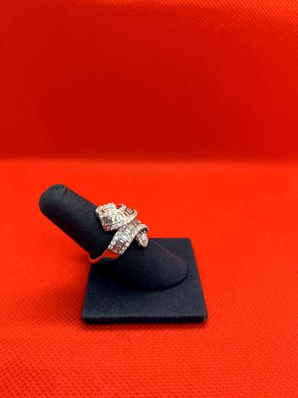 LADIES 18K WHITE GOLD RING WITH 2.75 CARATS OF DIAMOND