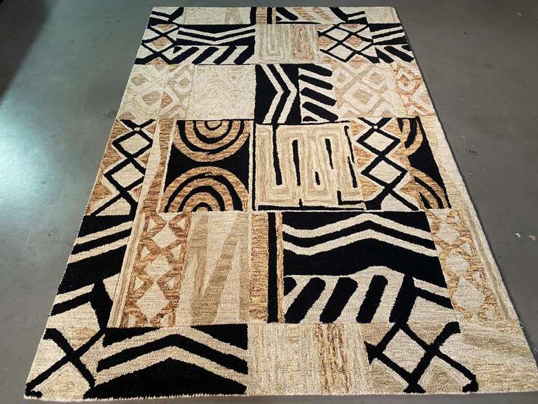 Carved Modern Wool Rug 5x8
