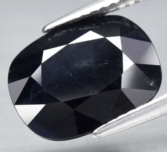 Elegant 6.32ct midnight blue Sapphire -heated only