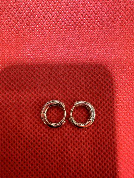 14K YELLOW GOLD EARRINGS WITH 0.30 CARAT OF DIAMOND