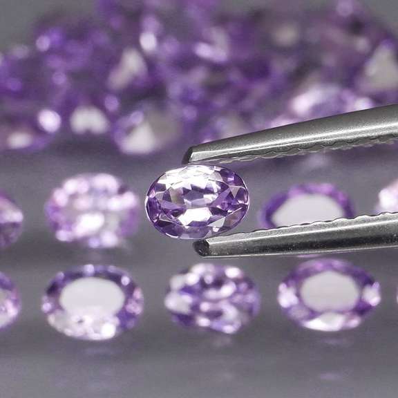 Heavy flashing 5.47ct oval cut Tanzanite set