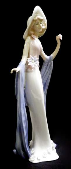 Fashionista 15inc Porcelain Handcrafted Figurine