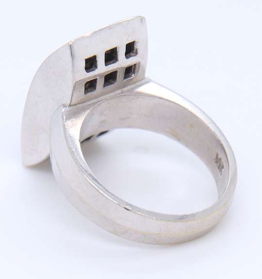 LADIES 14K WHITE GOLD AND DIAMOND RING