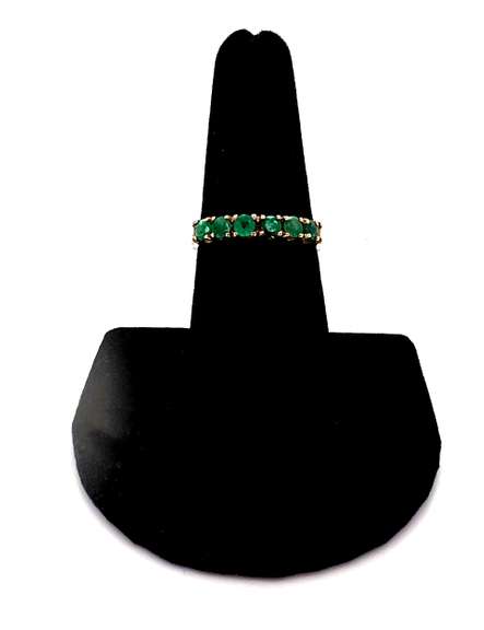 Alluring 18kt Yellow Gold Emerald Band