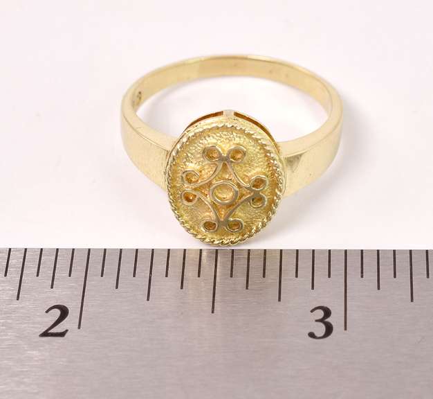 Wonderful Scroll Ring in 14K Yellow Gold