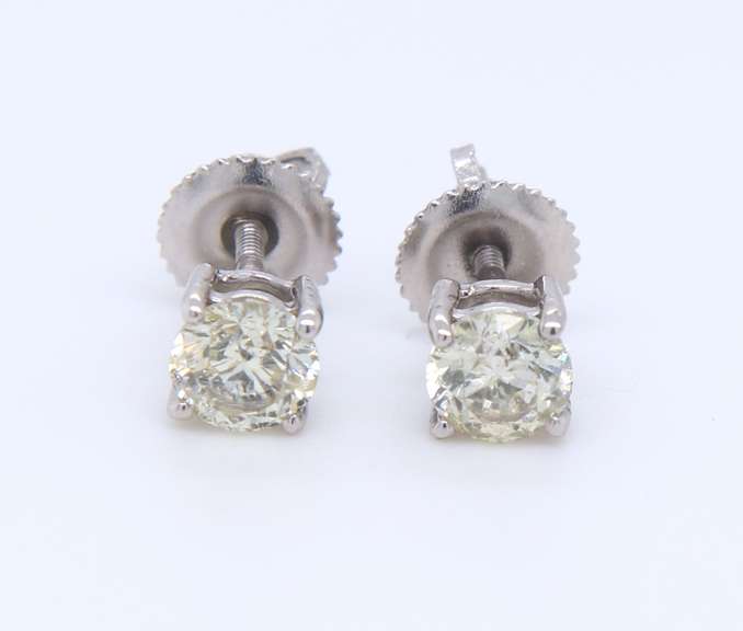 Elegant White gold Diamond Stud Earrings