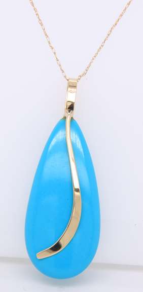 Attractive Yellow Gold Turquoise Drop Pendant on Chain
