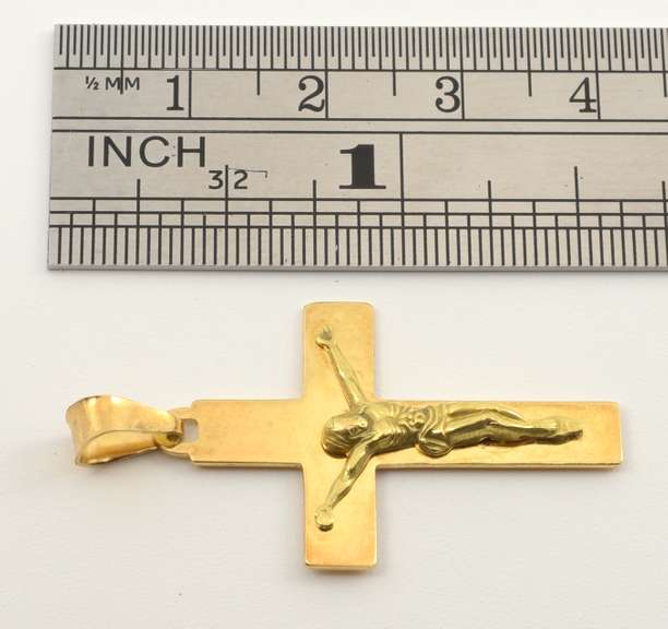 Well Detailed 18k Crucifix Pendant
