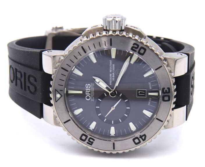 Oris Aquis Small Second Date 46mm Automatic Movement Watch