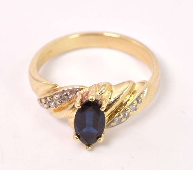 Amazing Sapphire and Diamond Ring in 14K Yellow Gold