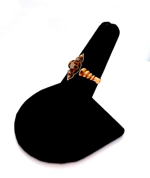 Exotic 18kt Yellow Gold Diamond Ring