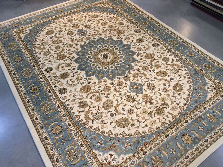 CLASSIC MEDALLION DESIGN RUG 8x11