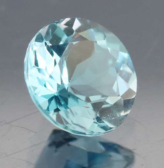 Dazzling 2.2ct 8mm Swiss blue Topaz solitaire