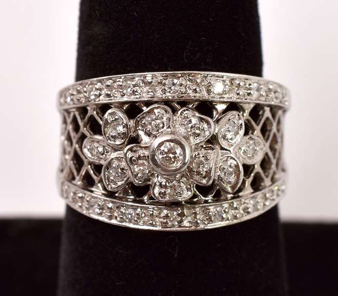 Lavish Diamond Ring in 18K Palladium White Gold