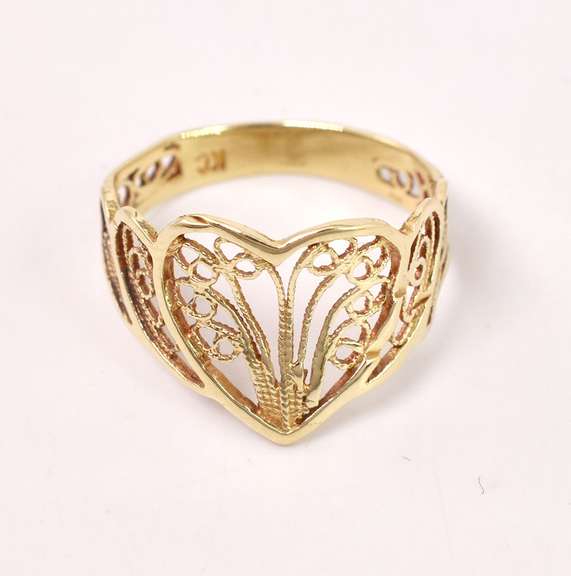 Fabulous Filagree Heart Ring in 14K Yellow Gold