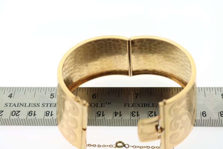 Enchanting 18kt Yellow Gold Cuff Bracelet