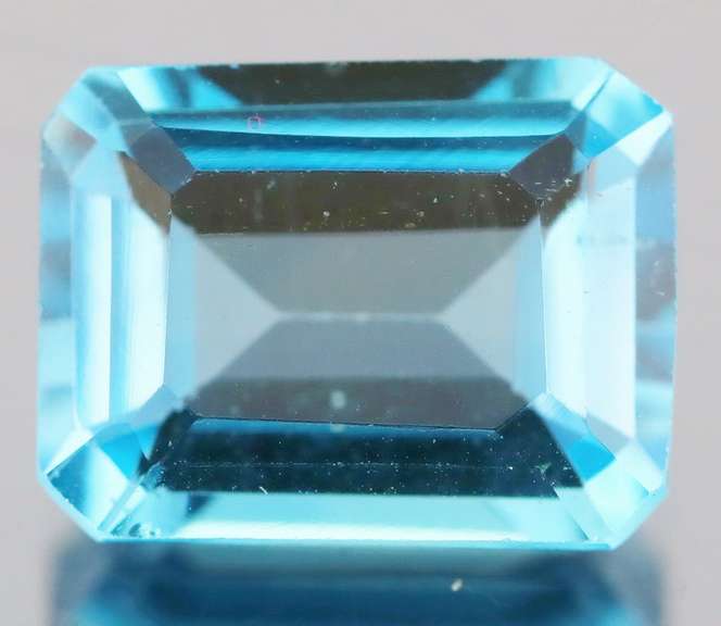 Simply stunning 6.19ct Swiss blue emerald cut Topaz