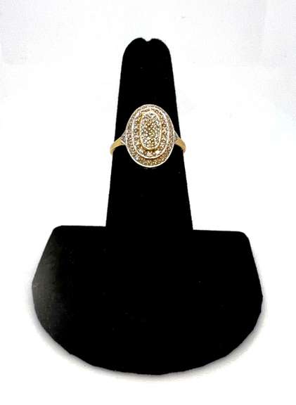 Remarkable 18kt Yellow Gold Diamond Ring