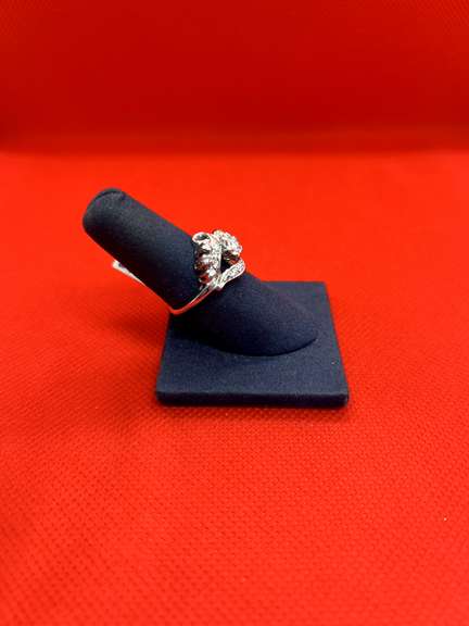 LADIES 14K WHITE GOLD RING WITH 0.60 CARAT OF DIAMOND