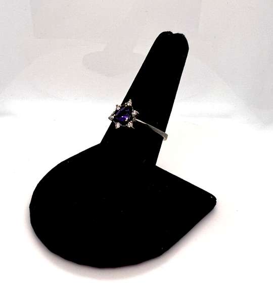 Beautiful 18kt Yellow Gold Amethyst and Diamond Ring