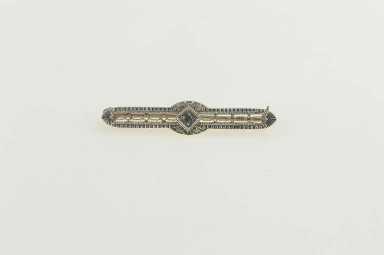 14K Yellow Gold Art Deco Amethyst Inset Filigree Bar Pin/Brooch