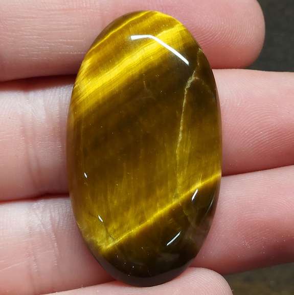 Mezmerizing 39.59ct Tigers Eye cabochon