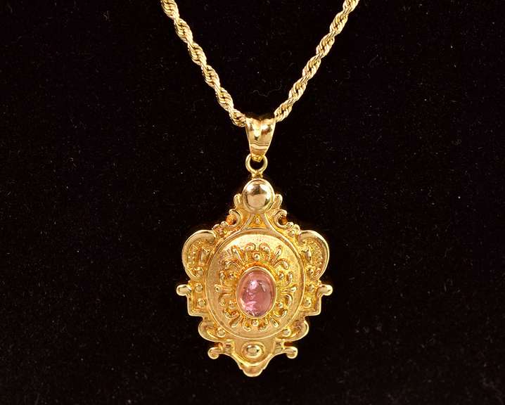 Tasteful Pink Tourmaline Pendant Necklace in 14K Yellow Gold
