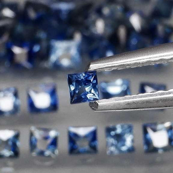 Heated only! 3.28ct princess cut Sapphire set