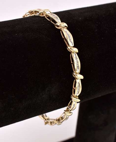 Beautiful Diamond Bracelet in Yellow Gold