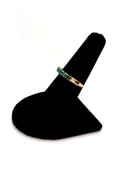 Alluring 18kt Yellow Gold Emerald Band