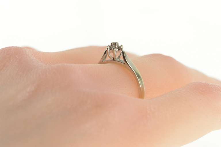 10K White Gold Retro Diamond Flower Cluster Promise Ring