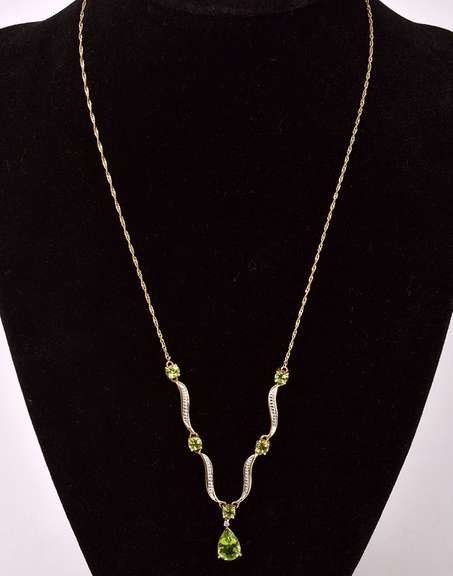 Precious Peridot Necklace in Yellow Gold