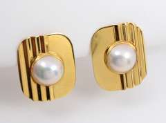 Interesting Geometric Mobe Pearl Earrings