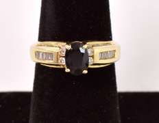 Excellent Sapphire and Diamond Ring in 14K Yellow Gold