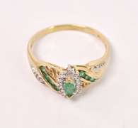 Elegant Emerald and Diamond Ring in Yellow Gold