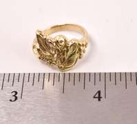 Lovely Leaf Design Ring in Yellow Gold