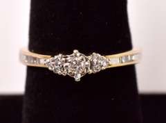 Stunning Ladies Diamond Ring in Yellow Gold