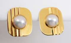 Interesting Geometric Mobe Pearl Earrings