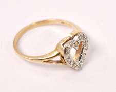 Romantic Diamond Heart Ring in Yellow Gold