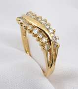 Wavy 2 Rows of Diamonds Ring