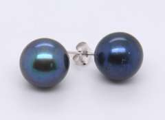 Nice White Gold Peacock Pearl Stud Earrings