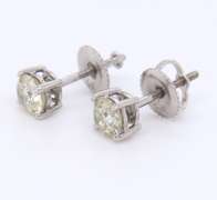 Elegant White gold Diamond Stud Earrings