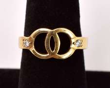 Charming "OO" Diamond Ring in 18K Yellow Gold