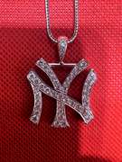 14K WHITE GOLD AND DIAMONDS NEW YORK YANKEES PENDANT 