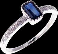 Enrapturing Sole Sapphire 18k White Gold Ring flanked with Diamonds