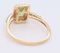 Handsome Yellow Gold Peridot and Diamond Ring