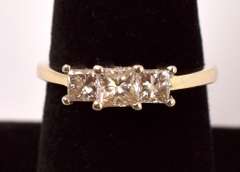 Captivating Three Stone Princess Diamond Ring in 14K Yellow Gold