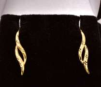 Wonderful Wire Earrings in 14K Yellow Gold